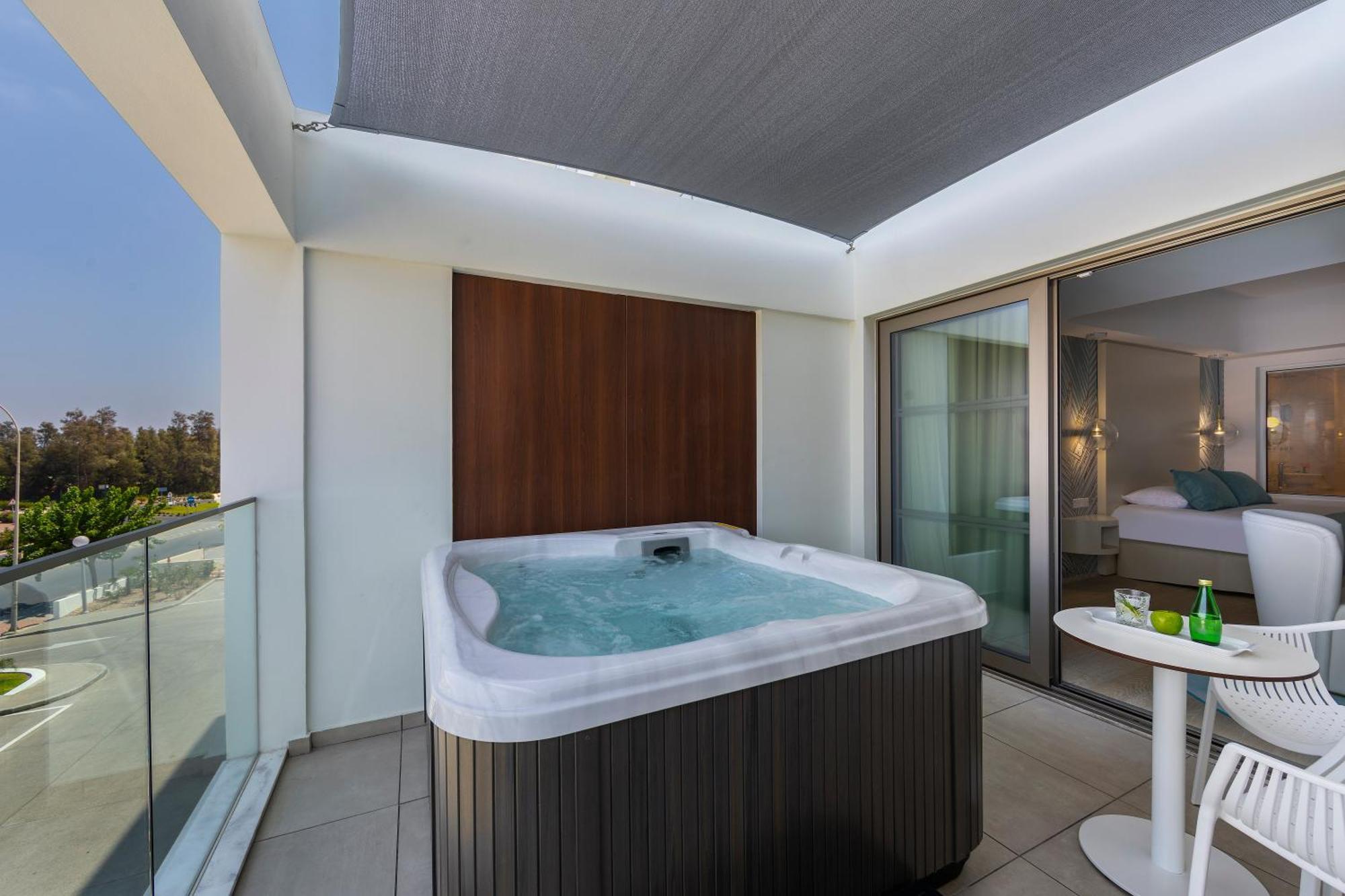 Junior Suite Inland View Private Outdoor Hot Tub,1280097499:JPEG