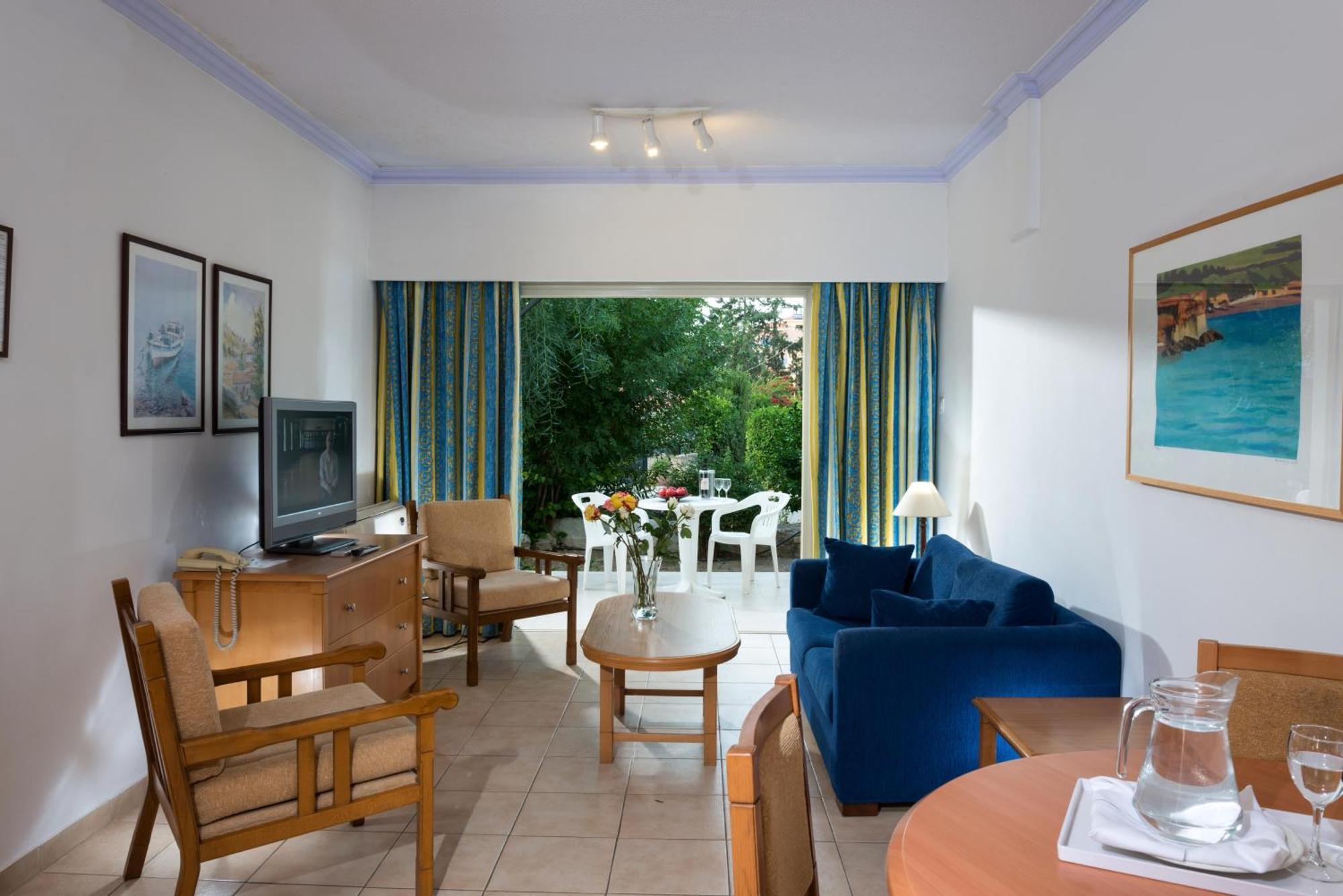 Two-Bedroom Apartment,1434099865:JPEG